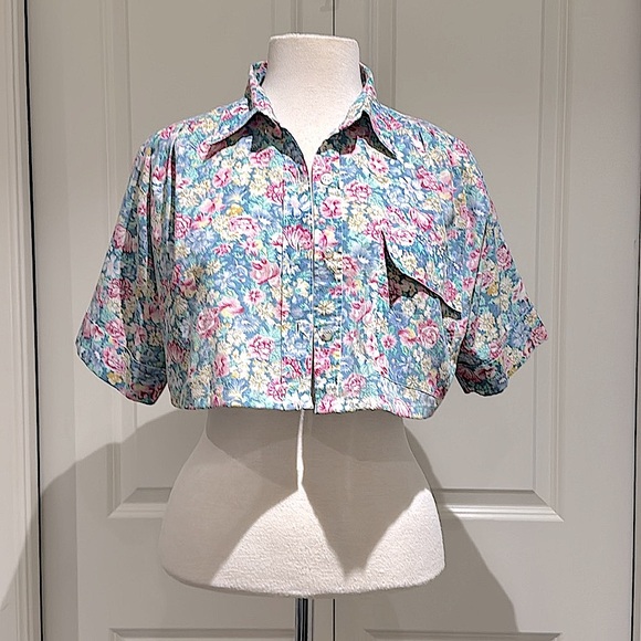 Cropped Floral Blouse - Picture 2 of 9